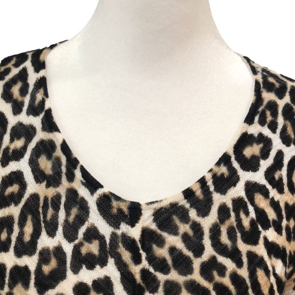 Chico’s linen blend animal print 3/4 sleeve pull over top. Size 1(Chico size) - Picture 3 of 6